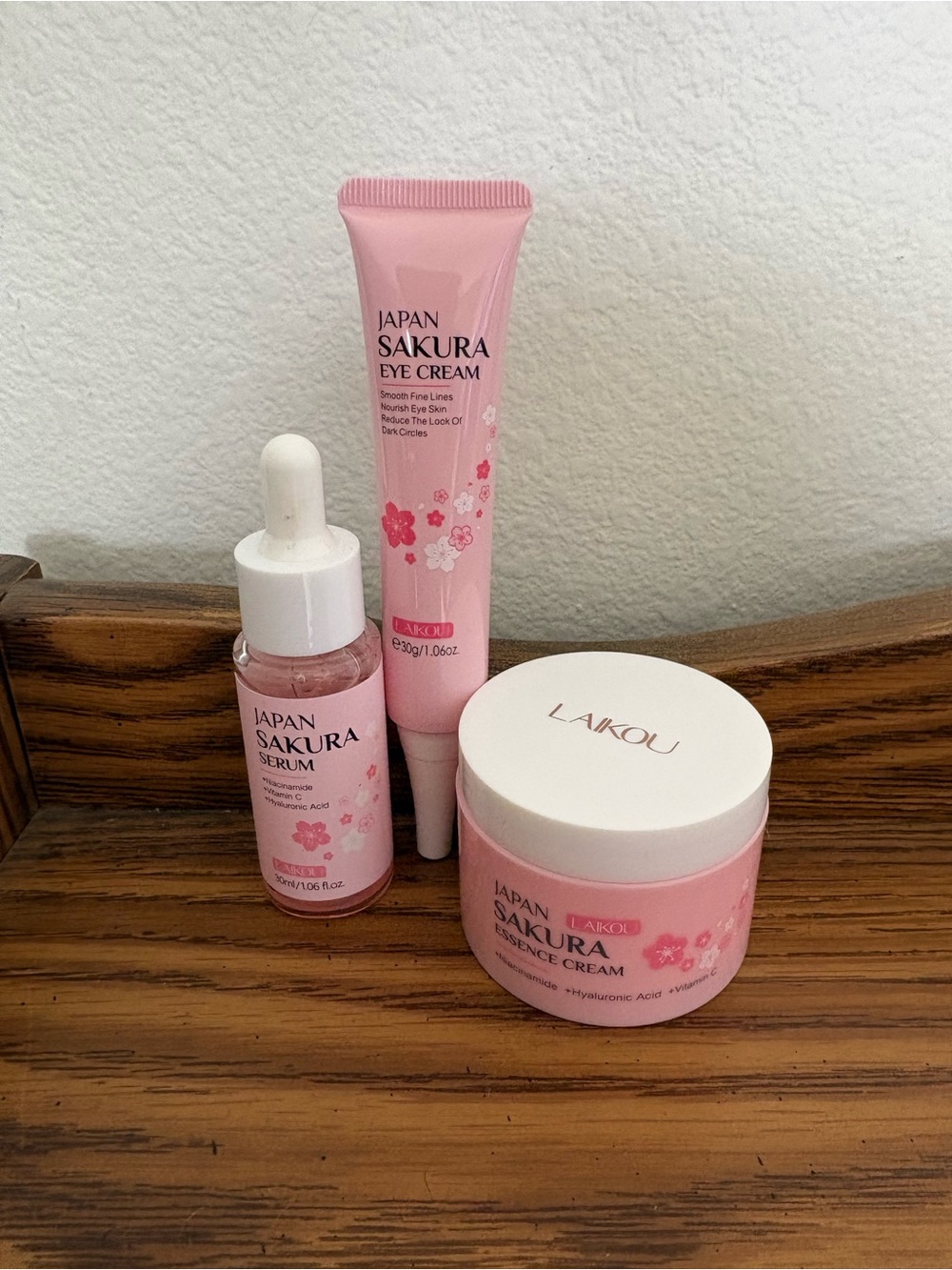 LAIKOU JAPAN SAKURA BUNDLE. LOT OF 3 WAS A GIFT PACK BUT USED 2 ITEMS 
SEE PICS